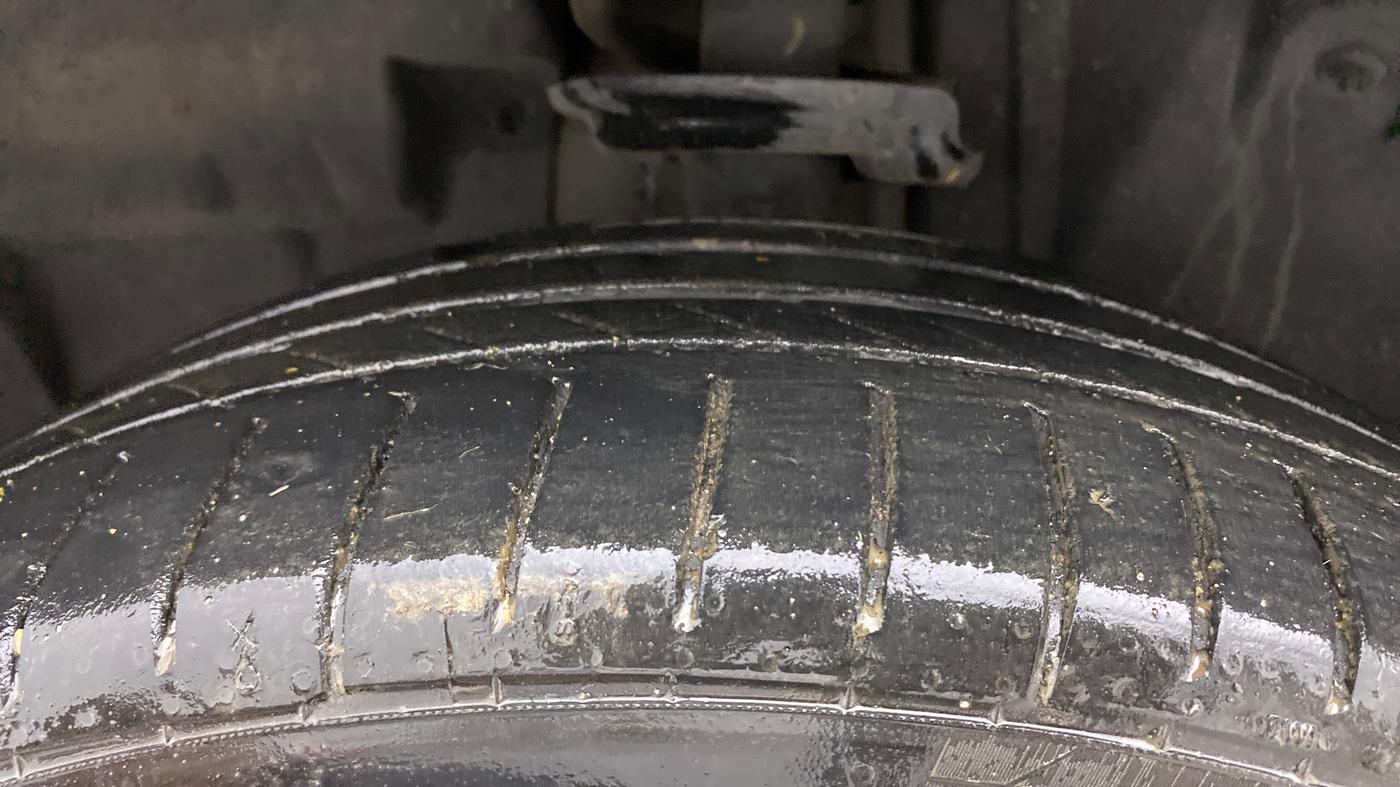 2018 Jeep Compass LIMITED PLUS PETROL AT, Petrol, Automatic, 60,466 km, Left Front Tyre Tread