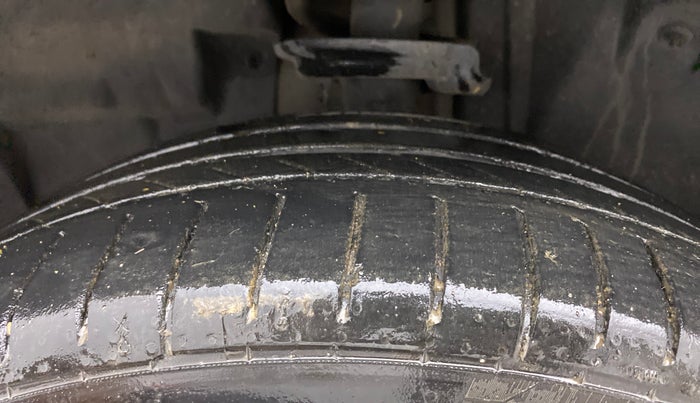 2018 Jeep Compass LIMITED PLUS PETROL AT, Petrol, Automatic, 60,466 km, Left Front Tyre Tread