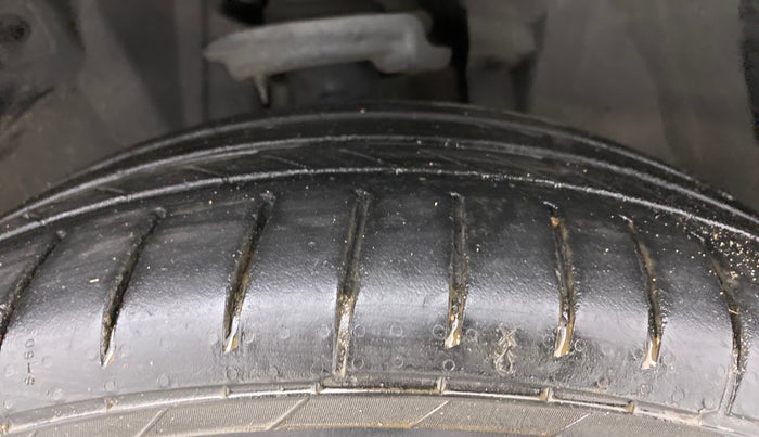 2018 Jeep Compass LIMITED PLUS PETROL AT, Petrol, Automatic, 60,466 km, Right Front Tyre Tread