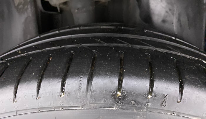 2018 Jeep Compass LIMITED PLUS PETROL AT, Petrol, Automatic, 60,466 km, Right Rear Tyre Tread