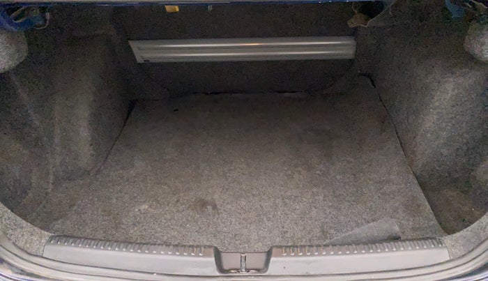 2015 Volkswagen Vento HIGHLINE 1.5 AT, Diesel, Automatic, 46,645 km, Boot Inside