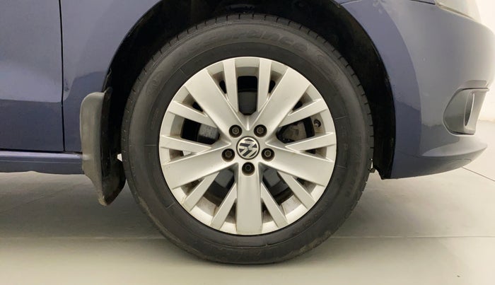 2015 Volkswagen Vento HIGHLINE 1.5 AT, Diesel, Automatic, 46,645 km, Right Front Wheel