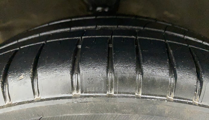 2011 Hyundai Santro Xing GL PLUS, CNG, Manual, 82,841 km, Left Front Tyre Tread