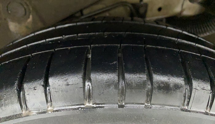 2011 Hyundai Santro Xing GL PLUS, CNG, Manual, 82,841 km, Left Rear Tyre Tread