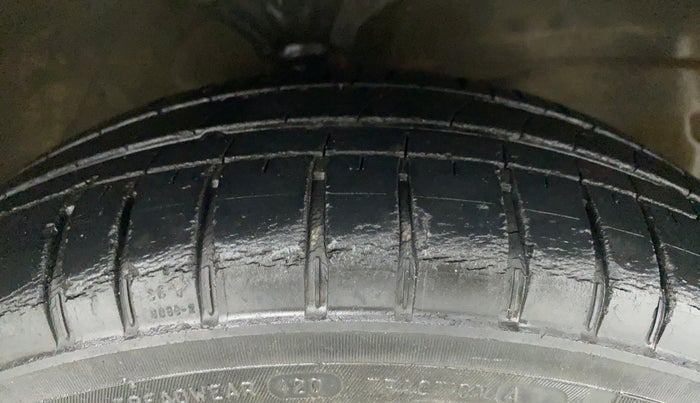 2011 Hyundai Santro Xing GL PLUS, CNG, Manual, 82,841 km, Right Front Tyre Tread