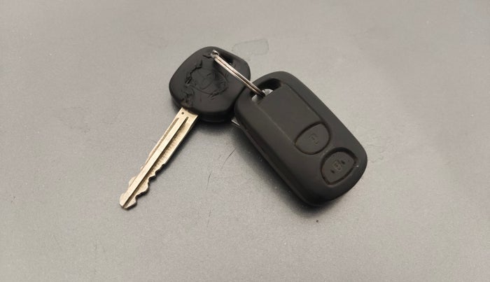 2013 Toyota Etios Liva G, Petrol, Manual, 65,995 km, Key Close Up