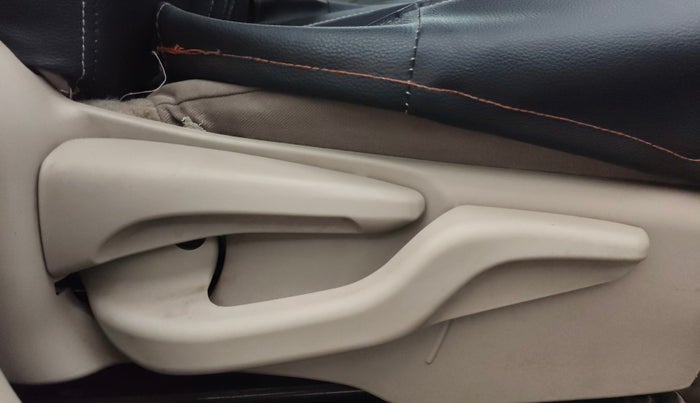 2013 Toyota Etios Liva G, Petrol, Manual, 65,995 km, Driver Side Adjustment Panel