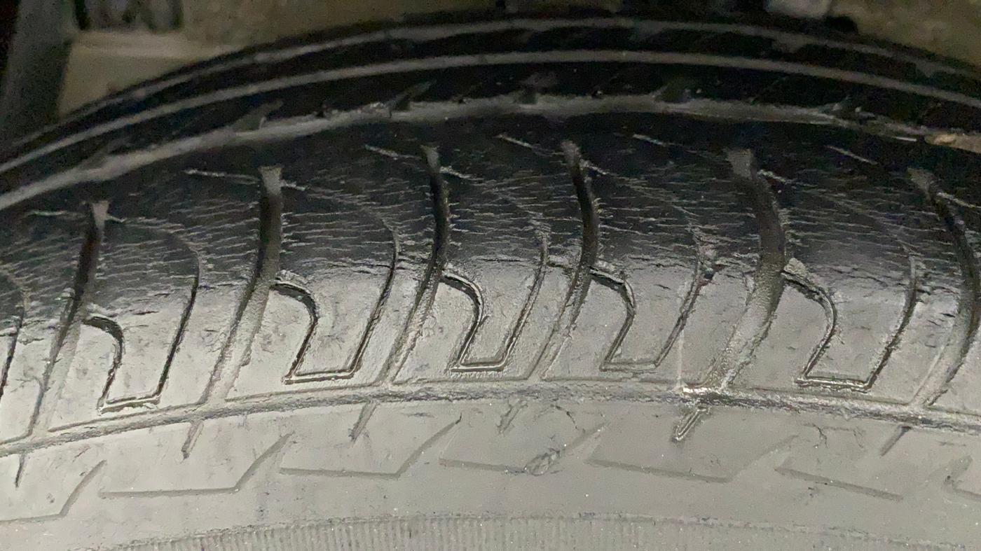 2015 Maruti Swift VXI, Petrol, Manual, 29,896 km, Left Front Tyre Tread