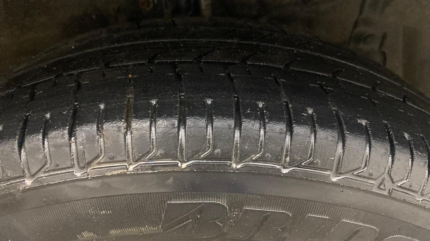 2013 Maruti Swift ZXI, Petrol, Manual, 93,503 km, Right Front Tyre Tread
