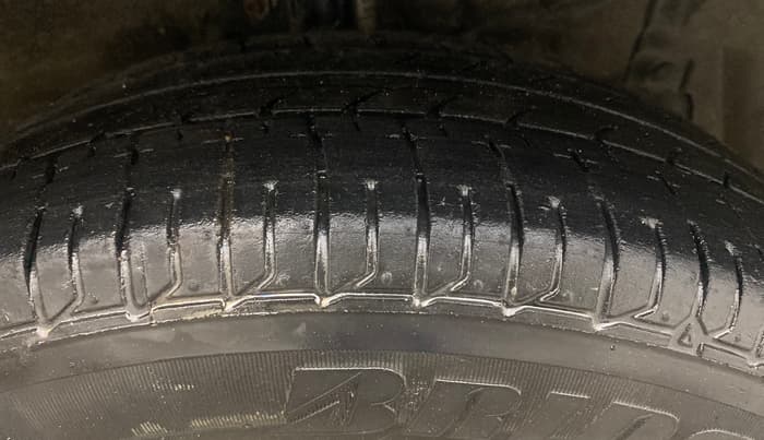 2013 Maruti Swift ZXI, Petrol, Manual, 93,503 km, Right Front Tyre Tread