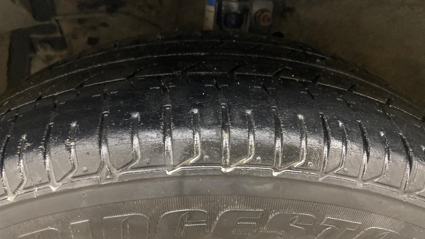 2013 Maruti Swift ZXI, Petrol, Manual, 93,503 km, Left Front Tyre Tread