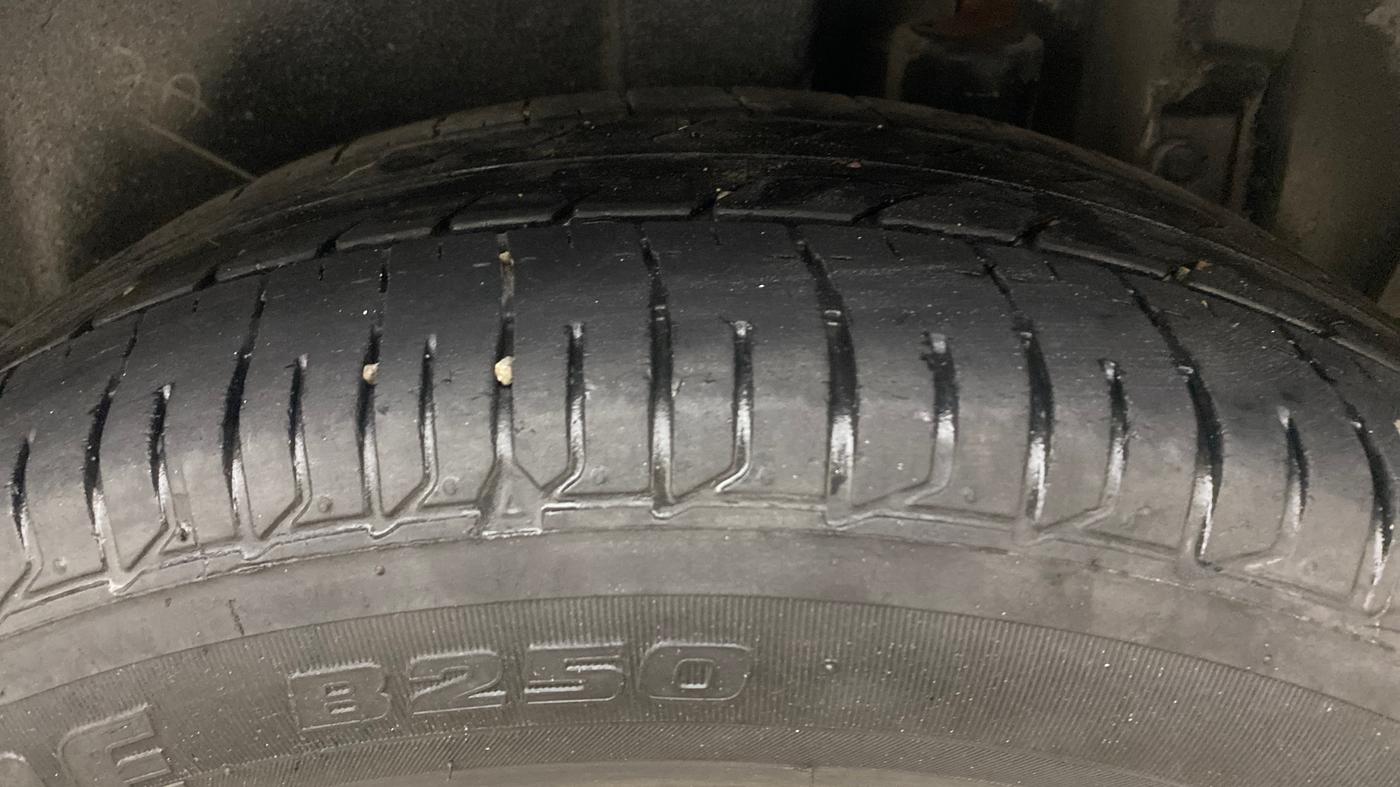 2013 Maruti Swift ZXI, Petrol, Manual, 93,503 km, Left Rear Tyre Tread