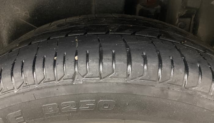 2013 Maruti Swift ZXI, Petrol, Manual, 93,503 km, Left Rear Tyre Tread
