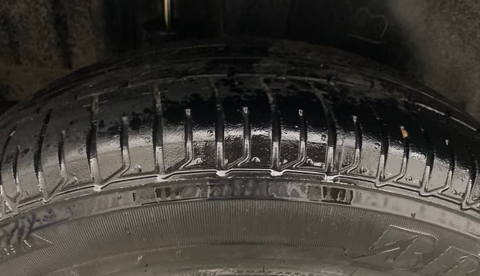 2013 Maruti Swift ZXI, Petrol, Manual, 93,503 km, Right Rear Tyre Tread