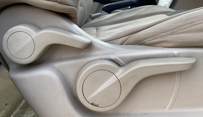 2017 Mahindra XUV500 W6, Diesel, Manual, 37,310 km, Driver Side Adjustment Panel