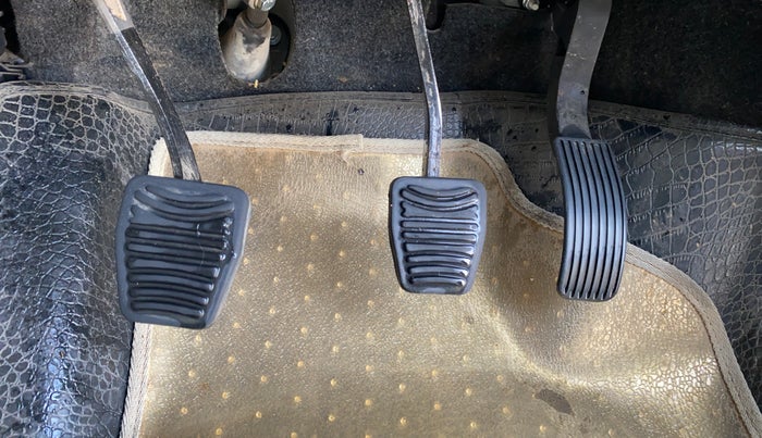 2017 Mahindra XUV500 W6, Diesel, Manual, 37,310 km, Pedals