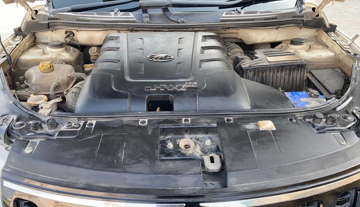 2017 Mahindra XUV500 W6, Diesel, Manual, 37,310 km, Engine View
