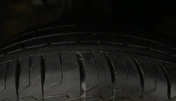 2024 KIA CARENS PREMIUM 1.5 PETROL 7 STR, Petrol, Manual, 7,422 km, Right Front Tyre Tread