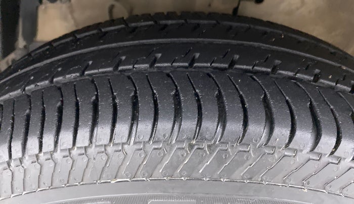 2013 Maruti Swift Dzire VDI, Diesel, Manual, 74,418 km, Left Front Tyre Tread