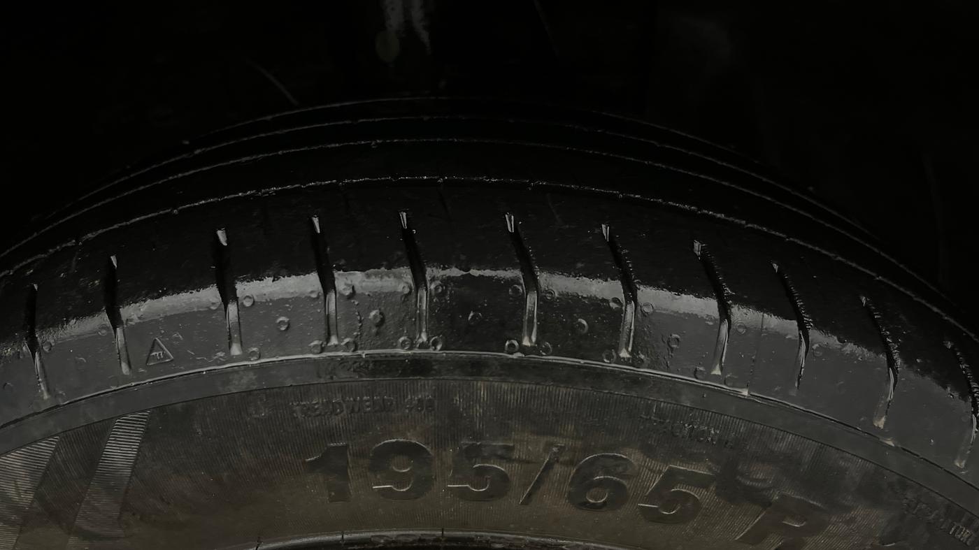 2022 Hyundai VENUE S 1.2, Petrol, Manual, 32,325 km, Right Front Tyre Tread