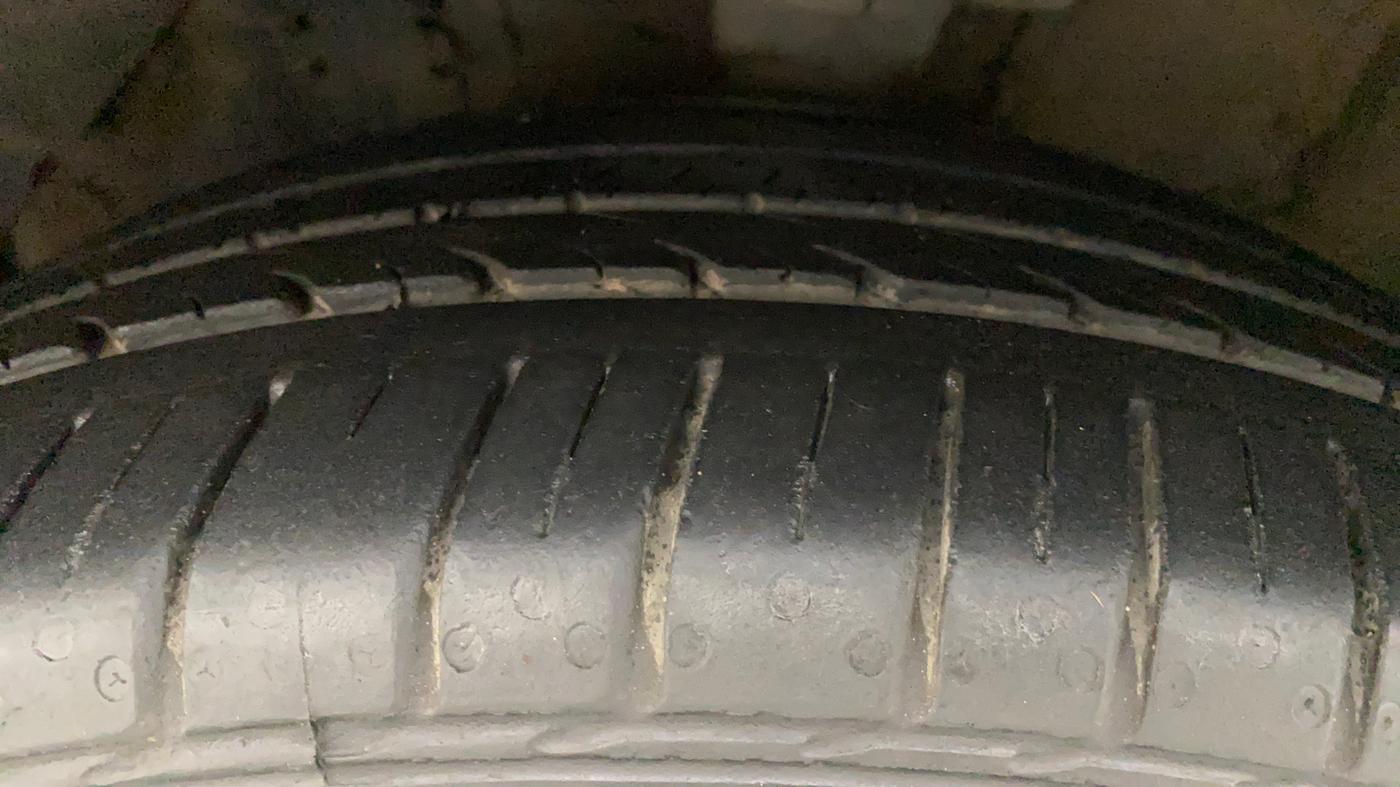 2013 Hyundai Verna FLUIDIC 1.6 CRDI SX, Diesel, Manual, 80,192 km, Left Front Tyre Tread