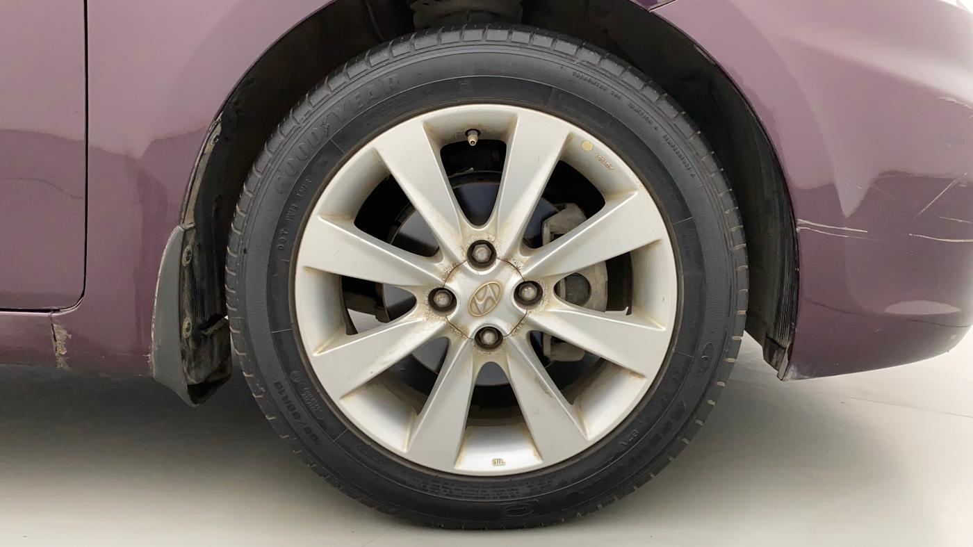 2013 Hyundai Verna FLUIDIC 1.6 CRDI SX, Diesel, Manual, 80,192 km, Right Front Wheel