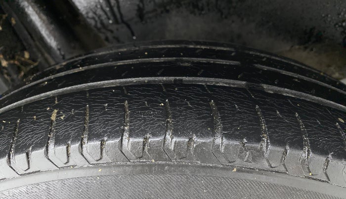 2018 Maruti Dzire VDI AMT, Diesel, Automatic, 88,348 km, Right Rear Tyre Tread