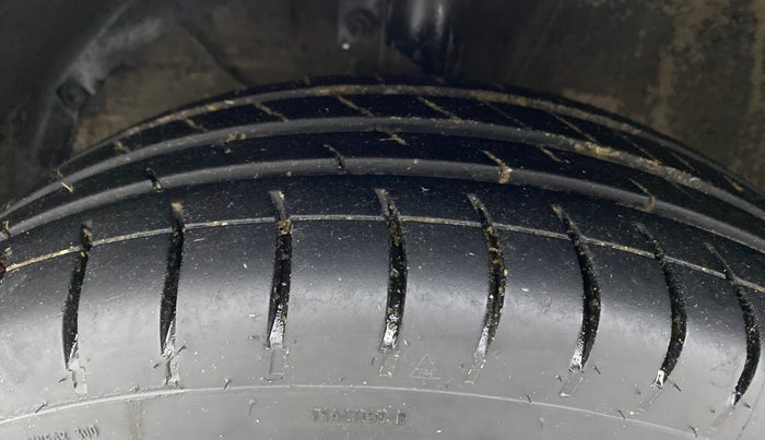 2018 Maruti Dzire VDI AMT, Diesel, Automatic, 88,348 km, Left Front Tyre Tread