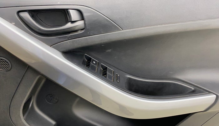 2020 Tata NEXON XMA SUNROOF DIESEL, Diesel, Automatic, 77,055 km, Driver Side Door Panels Control