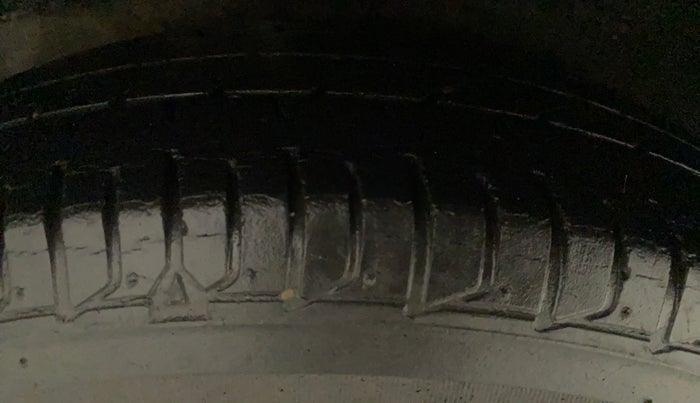 2011 Hyundai i10 MAGNA 1.2, Petrol, Manual, 32,454 km, Right Rear Tyre Tread