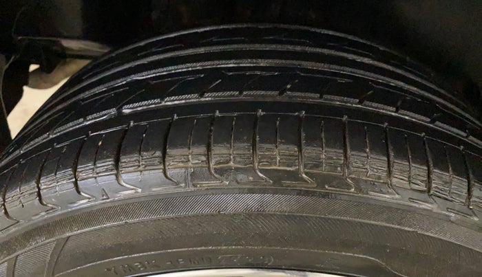 2023 Maruti Swift ZXI AMT, Petrol, Automatic, 26,681 km, Right Rear Tyre Tread