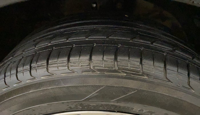 2023 Maruti Swift ZXI AMT, Petrol, Automatic, 26,681 km, Right Front Tyre Tread