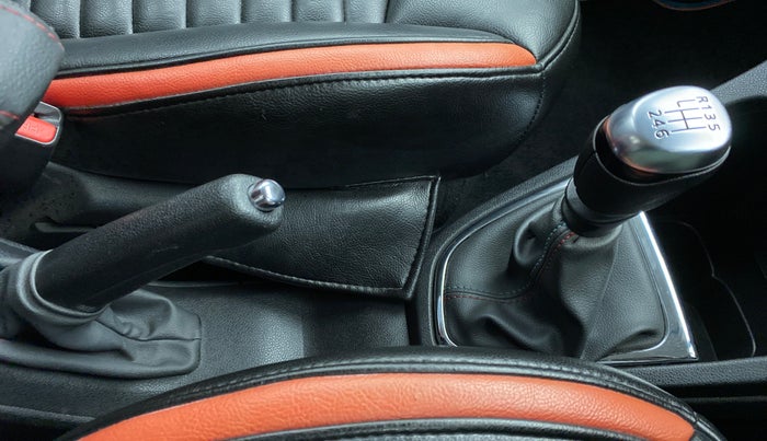 2018 Renault Captur RXT Diesel Dual Tone, Diesel, Manual, 44,857 km, Gear Lever