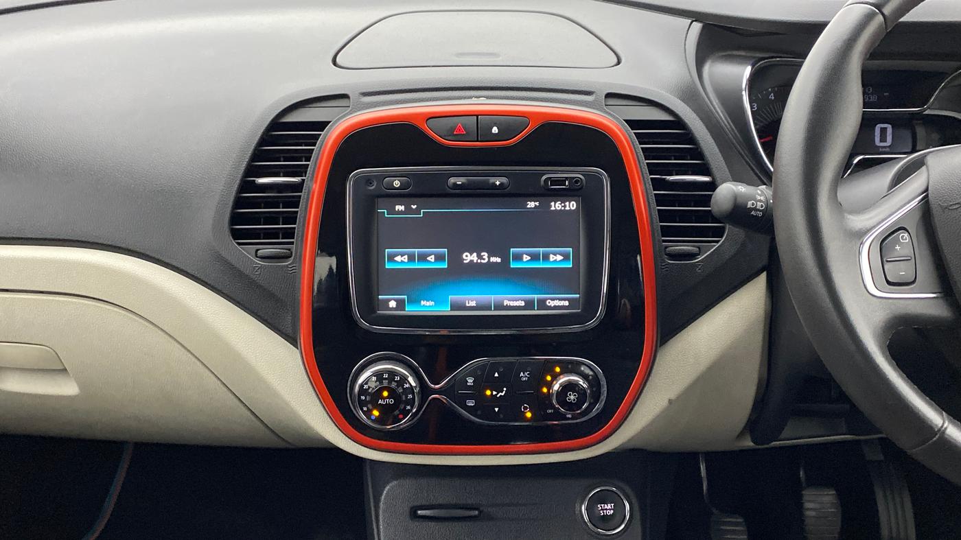 2018 Renault Captur RXT Diesel Dual Tone, Diesel, Manual, 44,857 km, Air Conditioner