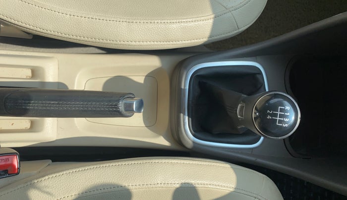 2012 Volkswagen Vento HIGHLINE DIESEL 1.6, Diesel, Manual, 83,063 km, Gear Lever