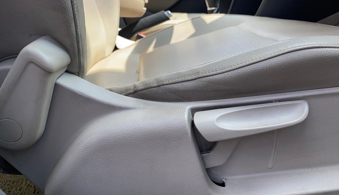 2012 Volkswagen Vento HIGHLINE DIESEL 1.6, Diesel, Manual, 83,063 km, Driver Side Adjustment Panel