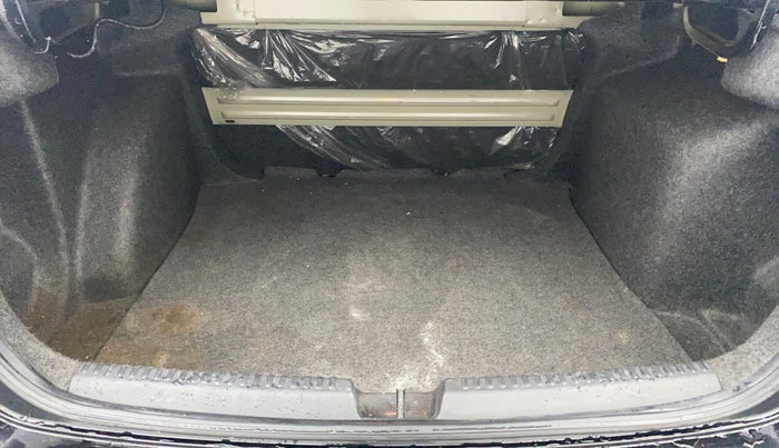 2012 Volkswagen Vento HIGHLINE DIESEL 1.6, Diesel, Manual, 83,063 km, Boot Inside