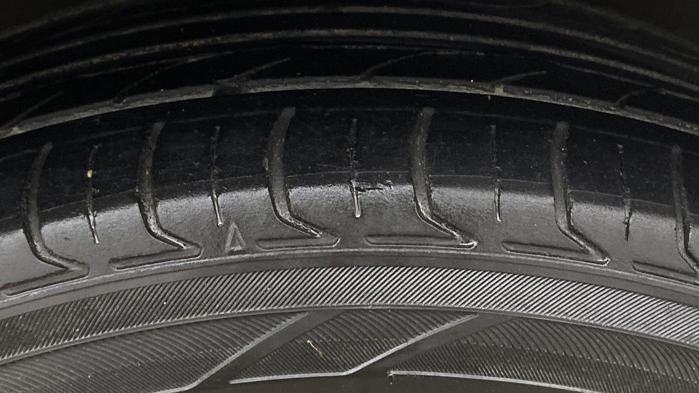 2020 Maruti Ertiga ZXI+ SHVS, Petrol, Manual, 1,01,256 km, Right Front Tyre Tread