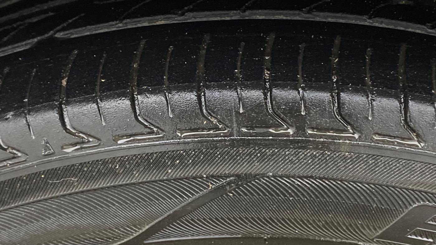 2020 Maruti Ertiga ZXI+ SHVS, Petrol, Manual, 1,01,256 km, Left Front Tyre Tread