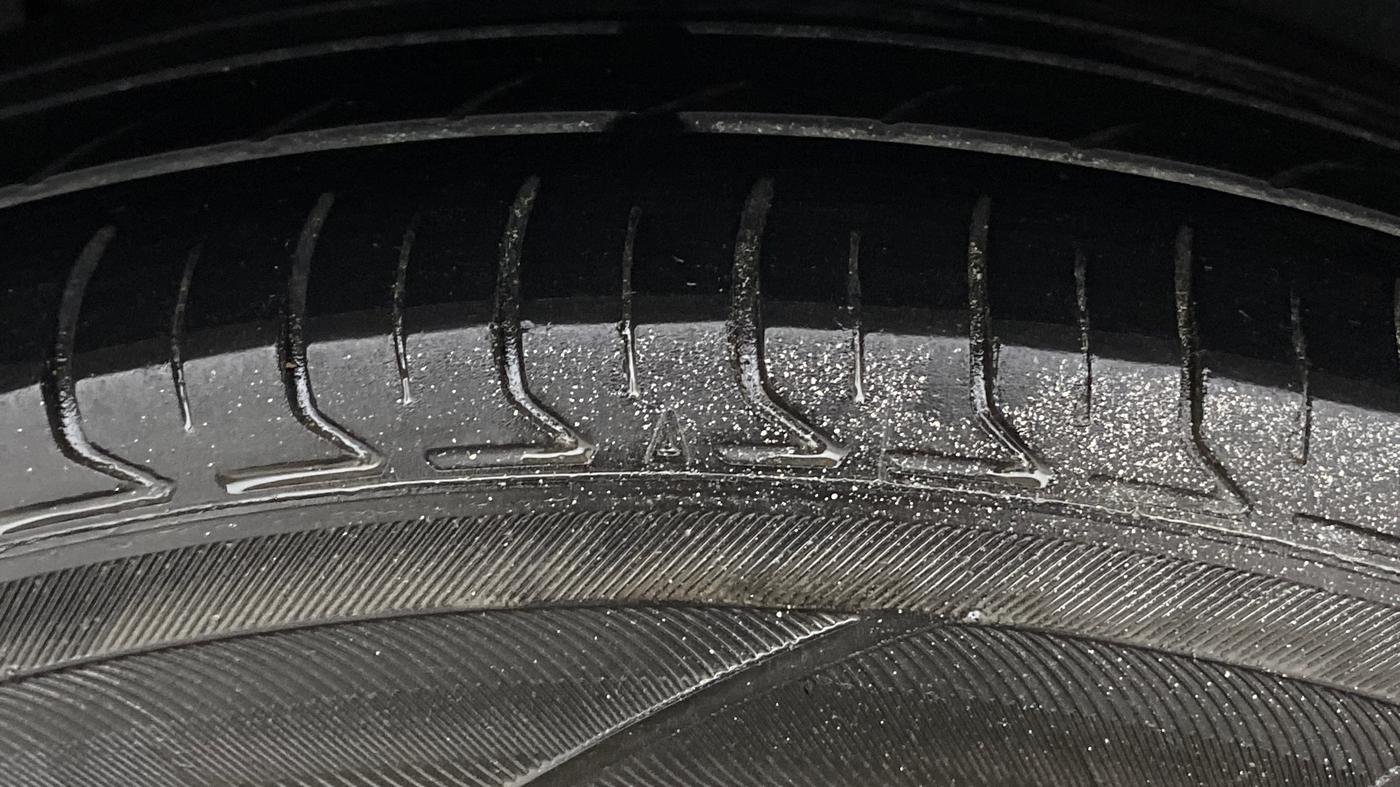 2020 Maruti Ertiga ZXI+ SHVS, Petrol, Manual, 1,01,256 km, Right Rear Tyre Tread