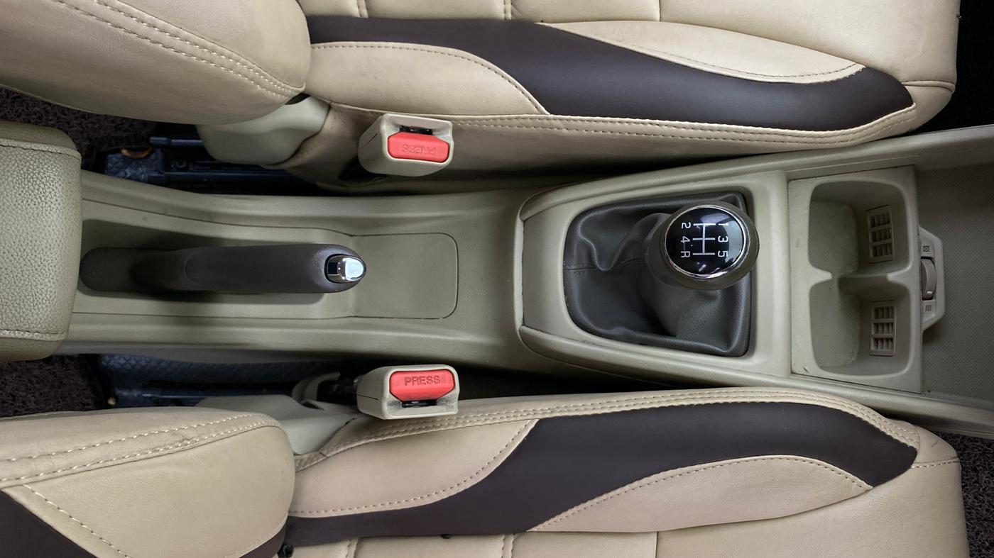 2020 Maruti Ertiga ZXI+ SHVS, Petrol, Manual, 1,01,256 km, Gear Lever