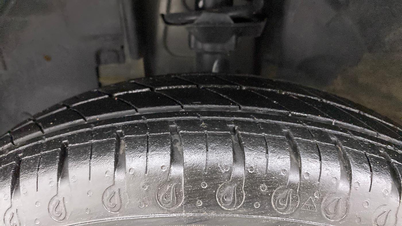 2022 Renault Kwid RXT 1.0, Petrol, Manual, 17,430 km, Left Front Tyre Tread