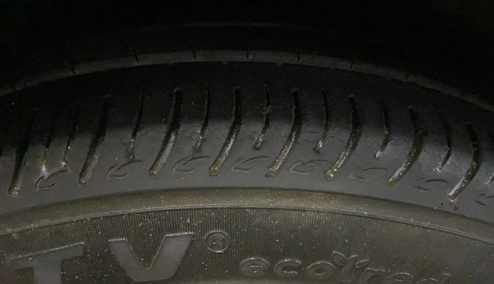 2017 Maruti Ertiga VDI SHVS, Diesel, Manual, 69,303 km, Left Front Tyre Tread