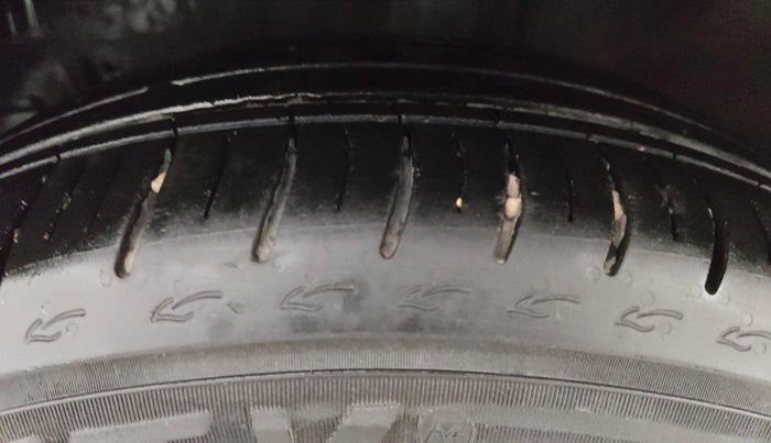 2014 Toyota Etios CROSS 1.2 G, Petrol, Manual, 78,066 km, Left Front Tyre Tread