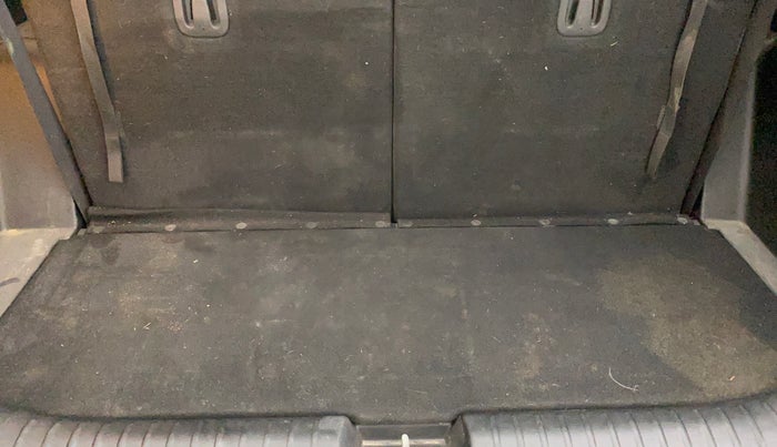 2022 KIA CARENS LUXURY PLUS 1.4 PETROL DCT 7 STR, Petrol, Automatic, 82,165 km, Boot Inside