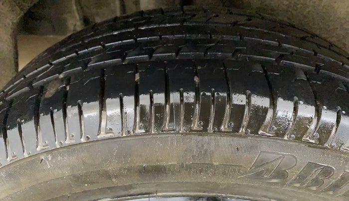 2022 KIA CARENS LUXURY PLUS 1.4 PETROL DCT 7 STR, Petrol, Automatic, 82,165 km, Right Rear Tyre Tread