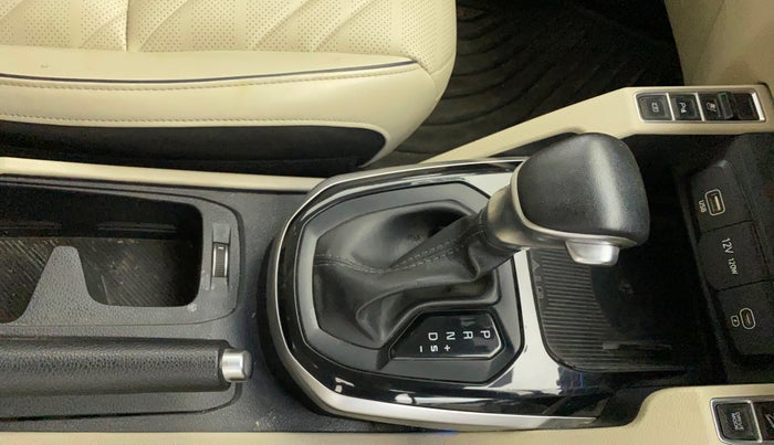 2022 KIA CARENS LUXURY PLUS 1.4 PETROL DCT 7 STR, Petrol, Automatic, 82,165 km, Gear Lever