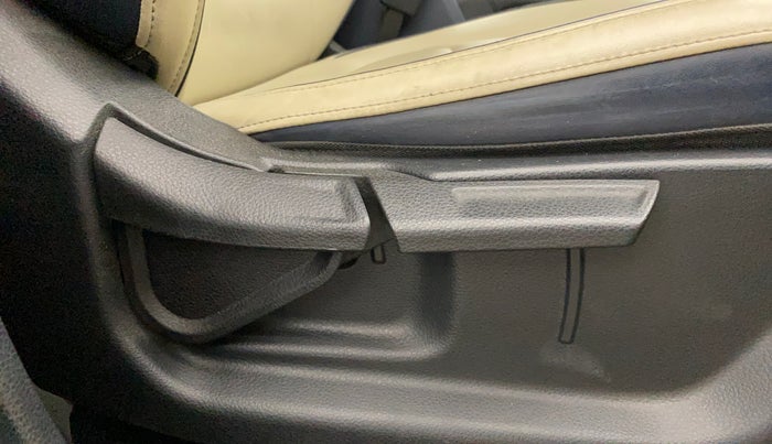 2022 KIA CARENS LUXURY PLUS 1.4 PETROL DCT 7 STR, Petrol, Automatic, 82,165 km, Driver Side Adjustment Panel