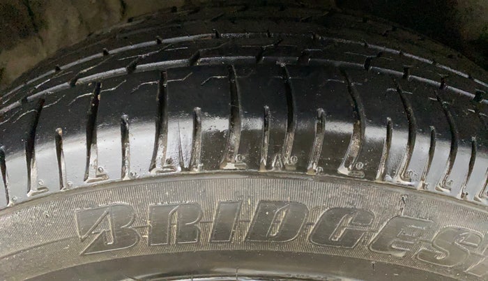 2022 KIA CARENS LUXURY PLUS 1.4 PETROL DCT 7 STR, Petrol, Automatic, 82,165 km, Right Front Tyre Tread