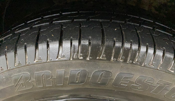 2022 KIA CARENS LUXURY PLUS 1.4 PETROL DCT 7 STR, Petrol, Automatic, 82,165 km, Left Front Tyre Tread